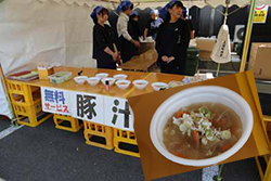 新酒まつり豚汁コーナー
