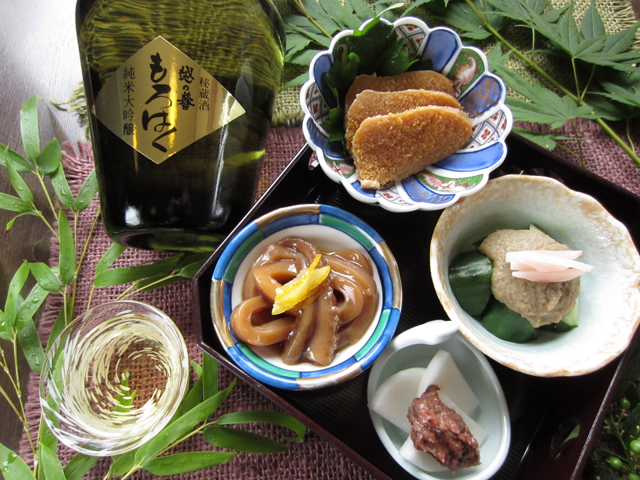 中国　大明成化年製　古渡　青花桃文杯　酒盃　書付箱　C　5584 中国 大明成化年製 古渡 青花桃文杯 酒盃 書付箱 C 5584